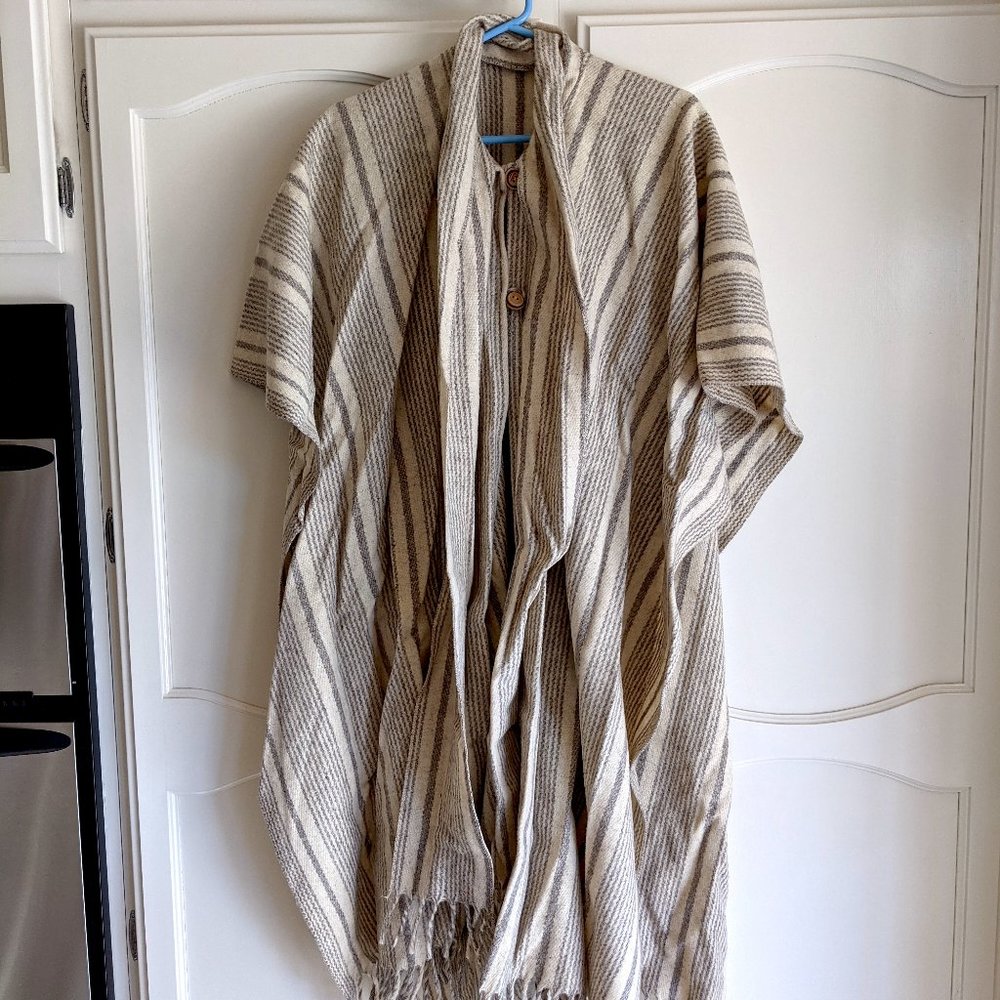 Hand Loomed Wool Poncho (free sizing)
